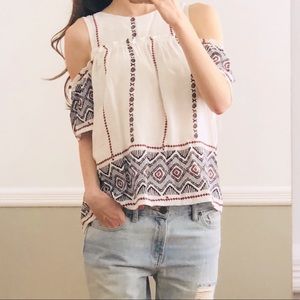 Bloomingdale's Freeway Cold-Shoulder Printed White Casual Top